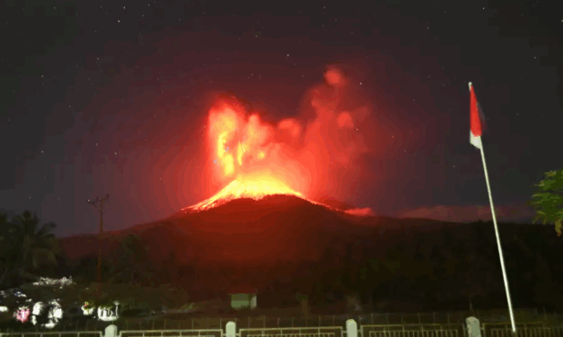 Indonesia activa alerta máxima tras nueva erupción del volcán Lewotobi