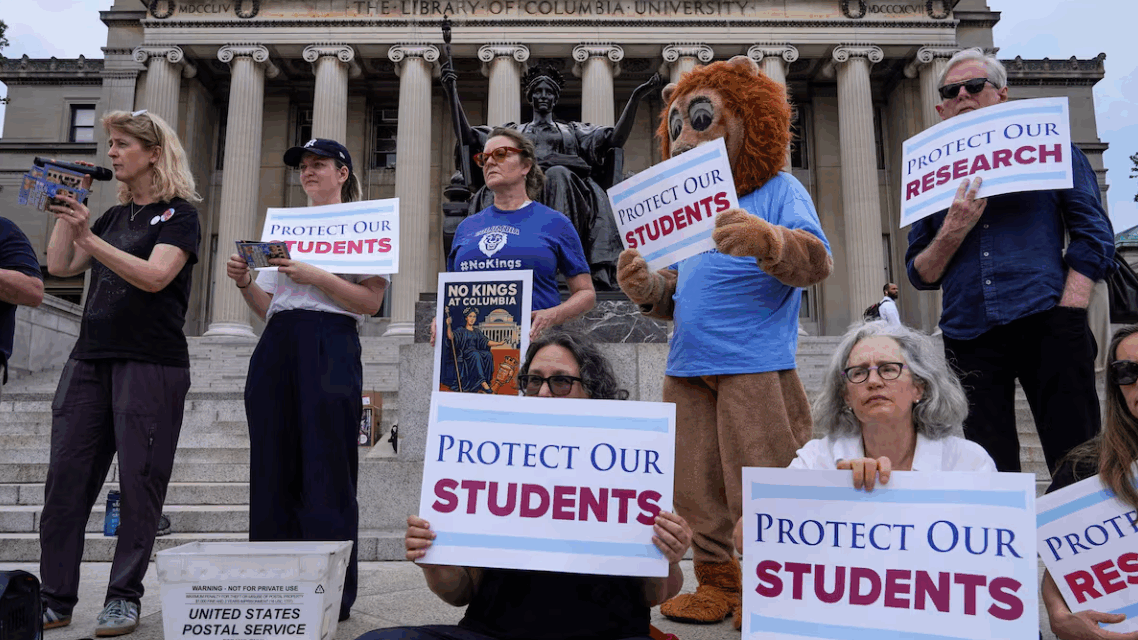 Gobierno estadounidense acusa a universidad de tolerar discriminación y acoso contra estudiantes y profesores judíos e israelíes