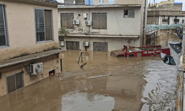 Más de 307 personas murieron y decenas más resultaron heridas tras intensas lluvias en Pakistán