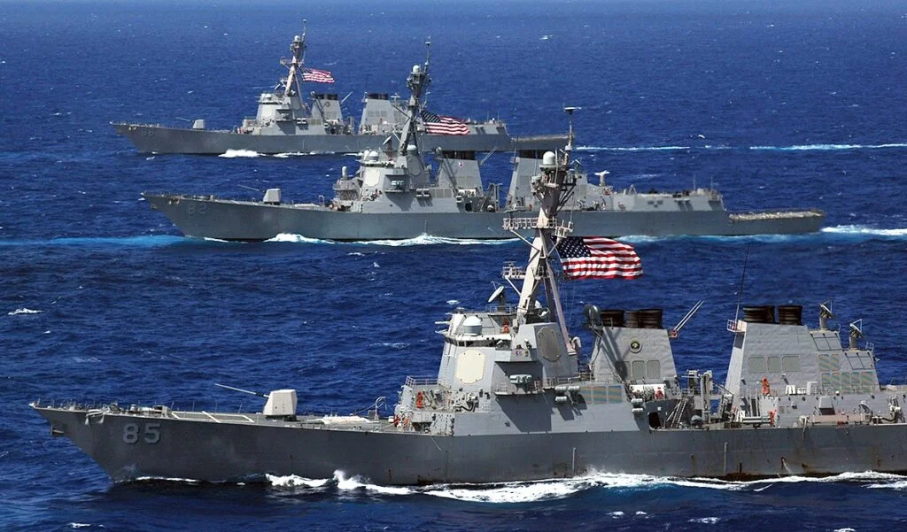 Estados Unidos y Venezuela despliegan sus fuerzas navales en el Caribe