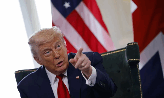 Trump asegura que México y Canadá hacen lo que el ordena