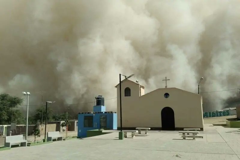 Tormenta de arena azota a varias regiones de Perú