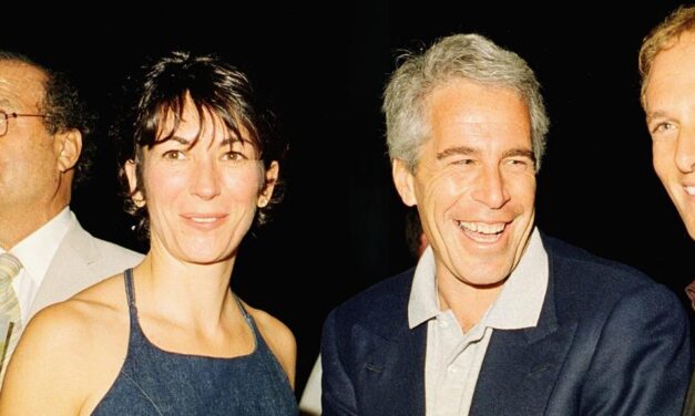Juez rechaza revelar las transcripciones del gran jurado en el caso de Jeffrey Epstein.
