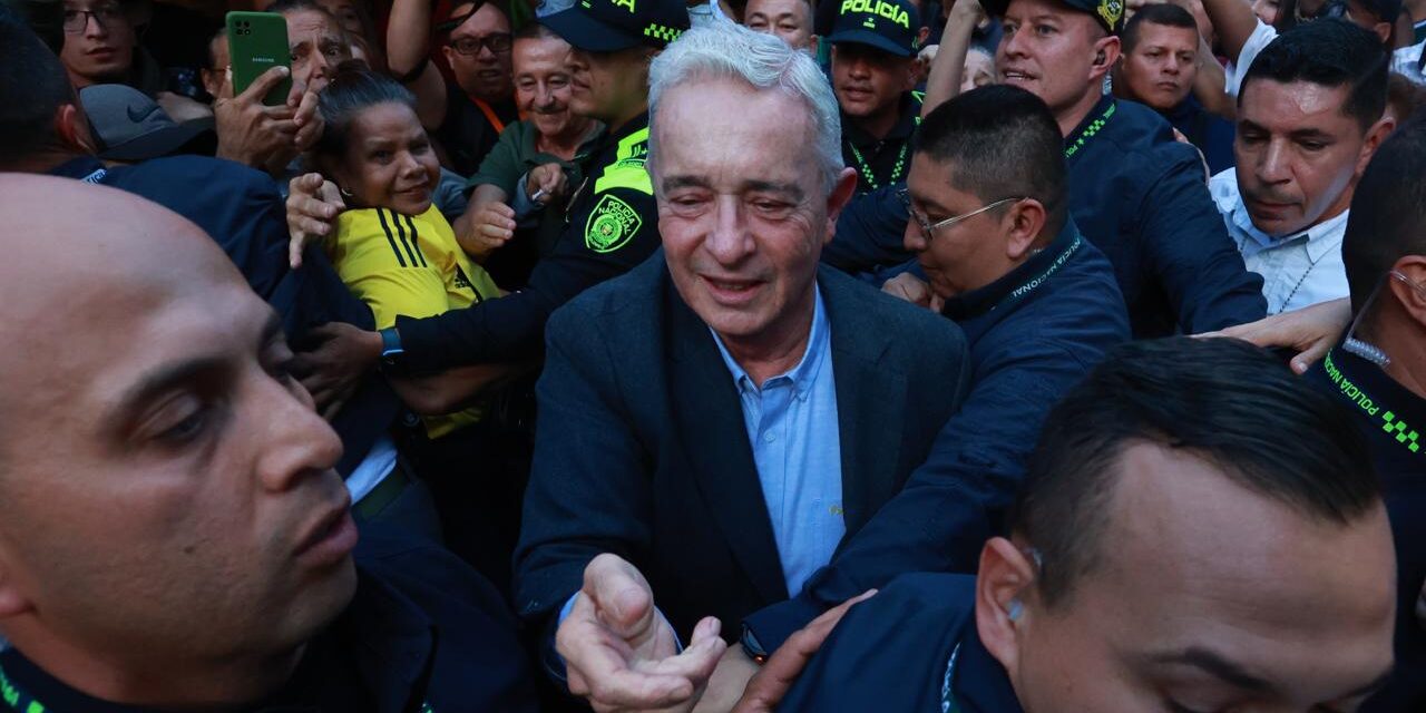 Uribe recupera la libertad y reaviva la tensión política en Colombia