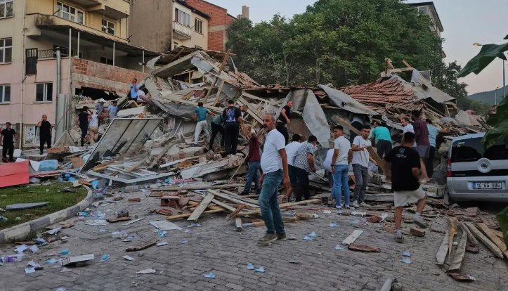 Potente terremoto deja un muerto y varios desaparecidos en Turquía