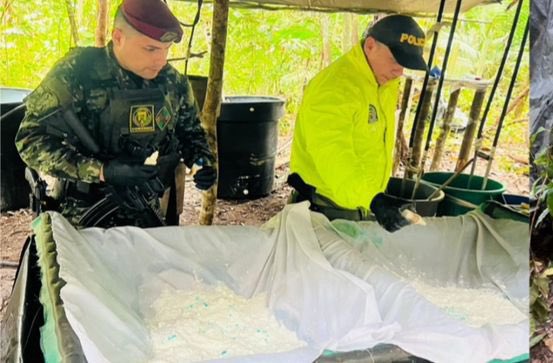 Destruyen laboratorio e incautan cerca de media tonelada de cocaína en Colombia