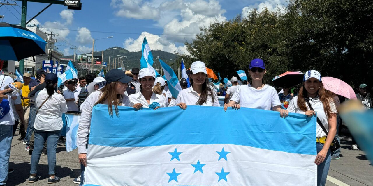 Hondureños cansados de los alarmantes indices de criminalidad marchan por la Paz