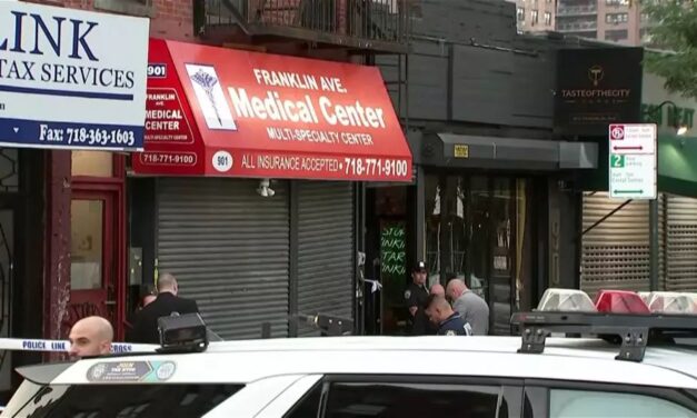 Tres personas murieron y otras ocho resultaron heridas en un tiroteo en Brooklyn, Nueva York.