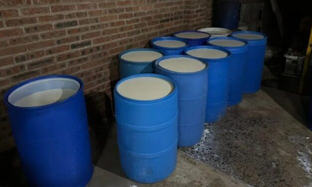 Bandas roban y adulteran miles de litros de leche en Guanajuato, México