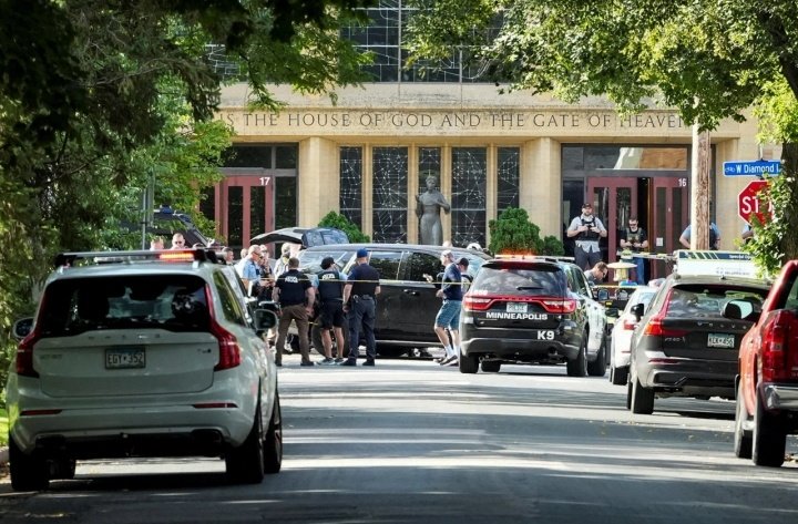 Dos niños de 8 y 10 años murieron en el tiroteo de la escuela católica Annunciation en Minneapolis, EE. UU.