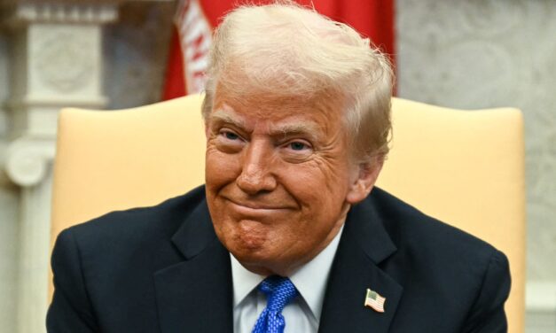Donald Trump confirmó que recibirá a Zelensky el lunes tras encuentro con Putin