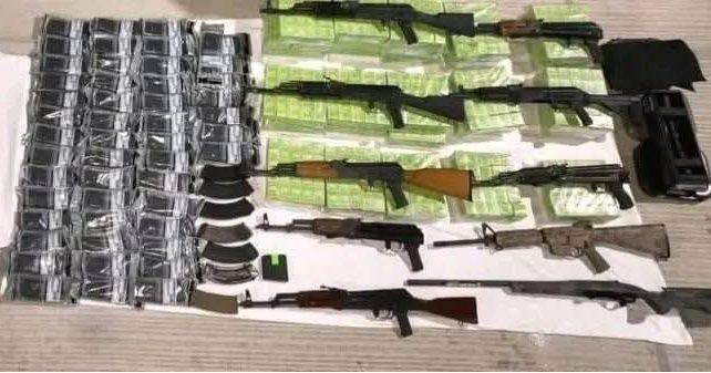 Desmantelan campamentos armados con arsenales, explosivos y químicos en Sinaloa, México