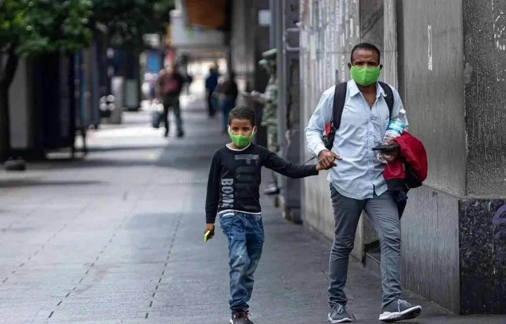 El salario mínimo en Venezuela se desploma a un dólar mensual, el más bajo de la región.