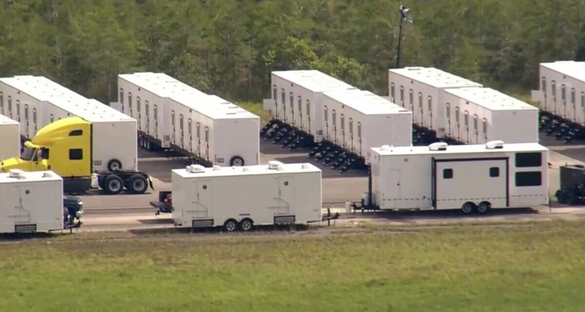 Florida abre un nuevo centro de deportación de inmigrantes ilegales