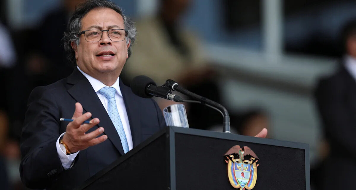 Petro acusa al Perú de apropiarse de territorio colombiano