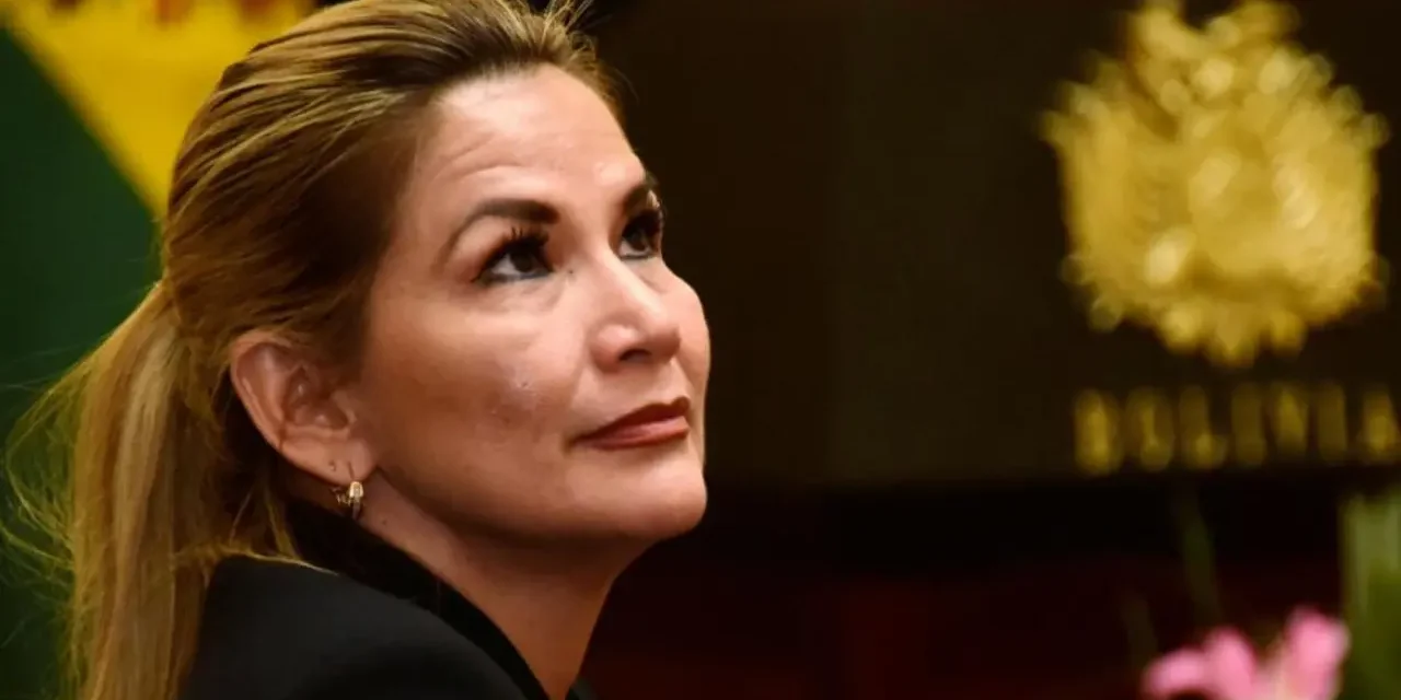 La justicia de Bolivia dispone libertad para expresidenta Jeanine Áñez acusada de genocidio