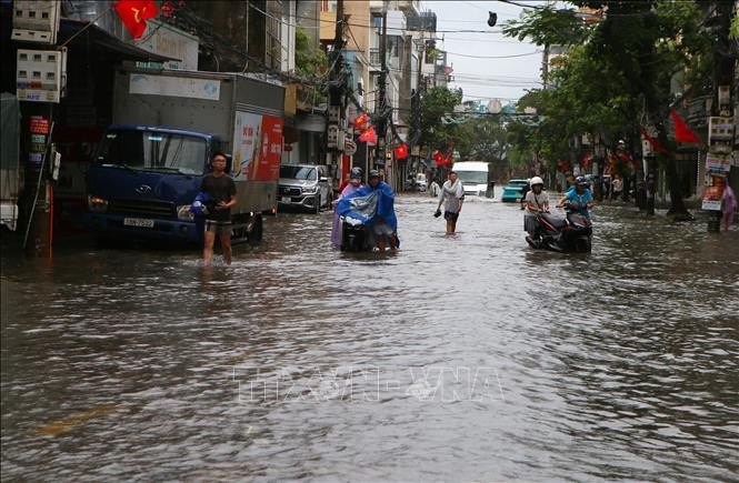 Tifón Kajiki causa severas inundaciones en Vietnam