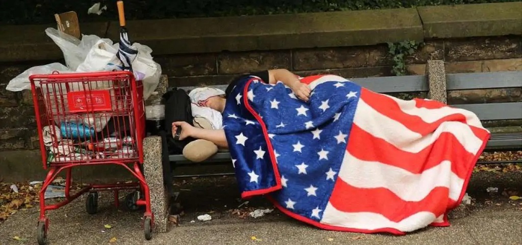 Trump ordena desalojo de personas sin hogar en Washington