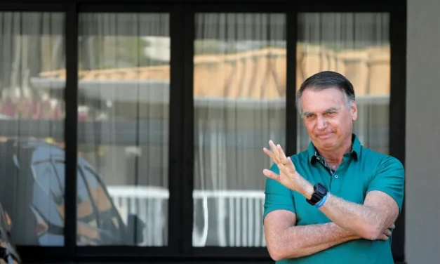 Corte brasileña forma mayoría para condenar al expresidente Jair Bolsonaro