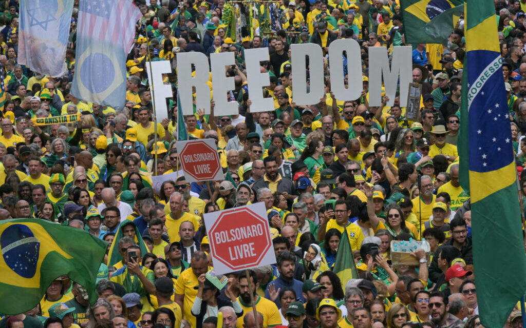 Seguidores de Bolsonaro se manifiestan previo a la sentencia del expresidente acusado por golpismo