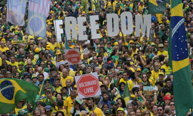 Seguidores de Bolsonaro se manifiestan previo a la sentencia del expresidente acusado por golpismo