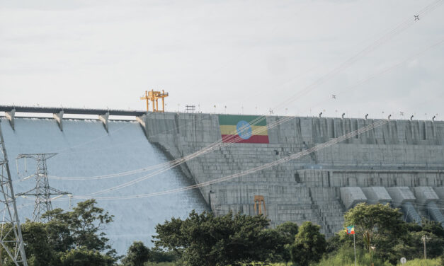 Inauguran la mayor presa hidroeléctrica de África
