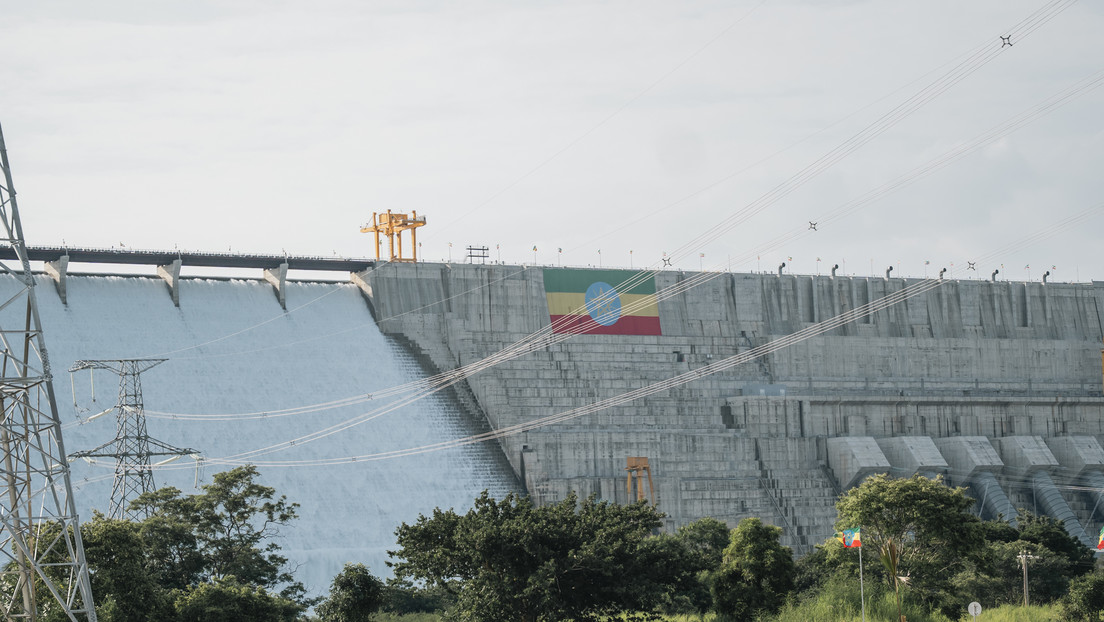 Inauguran la mayor presa hidroeléctrica de África