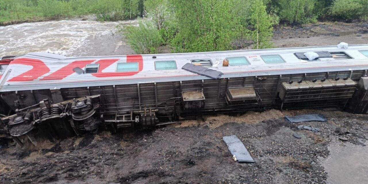 Un muerto deja descarrilamiento de tren en Leningrado, Rusia