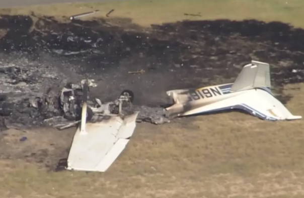 Un muerto y tres heridos tras colisionar dos aviones en Denver, Estados Unidos