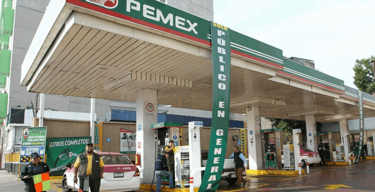 Vicealmirante y cinco marinos detenidos por robo de combustible en México