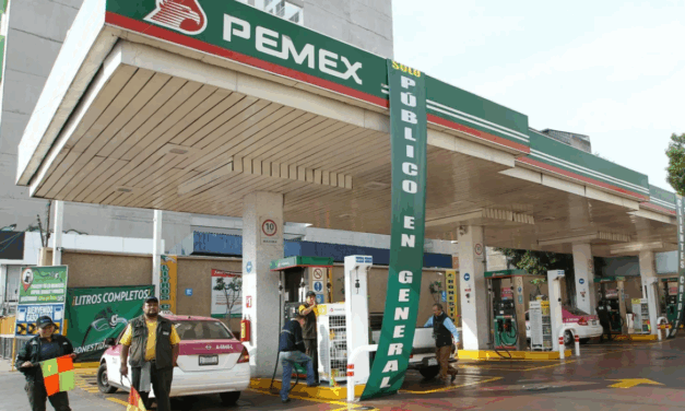 Vicealmirante y cinco marinos detenidos por robo de combustible en México