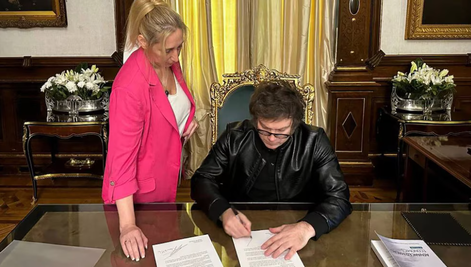Milei veta ley que aumenta fondos a universidad en Argentina