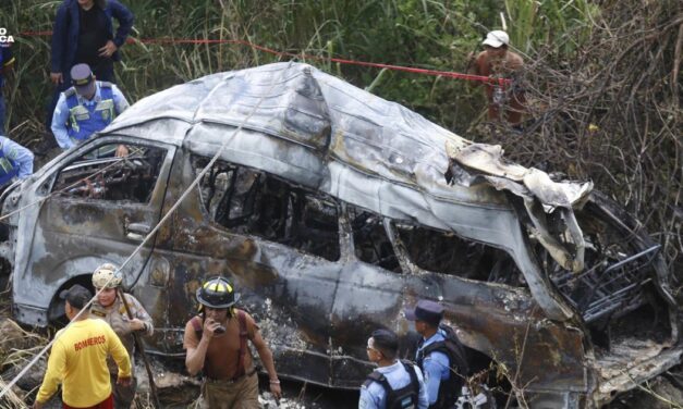 Dos muertos y seis heridos deja un accidente de tránsito al norte de Honduras