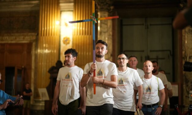 El Vaticano recibe por primera vez una peregrinación oficial de católicos LGBTQ en el Año Jubilar