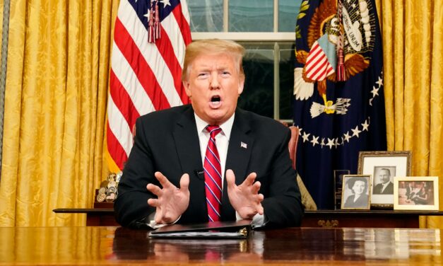 Trump dice que EEUU atacó un barco «con drogas» que zarpó desde Venezuela