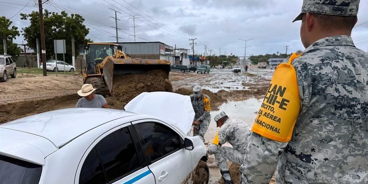 Mexicanos se preparan para el paso del huracán Lorena