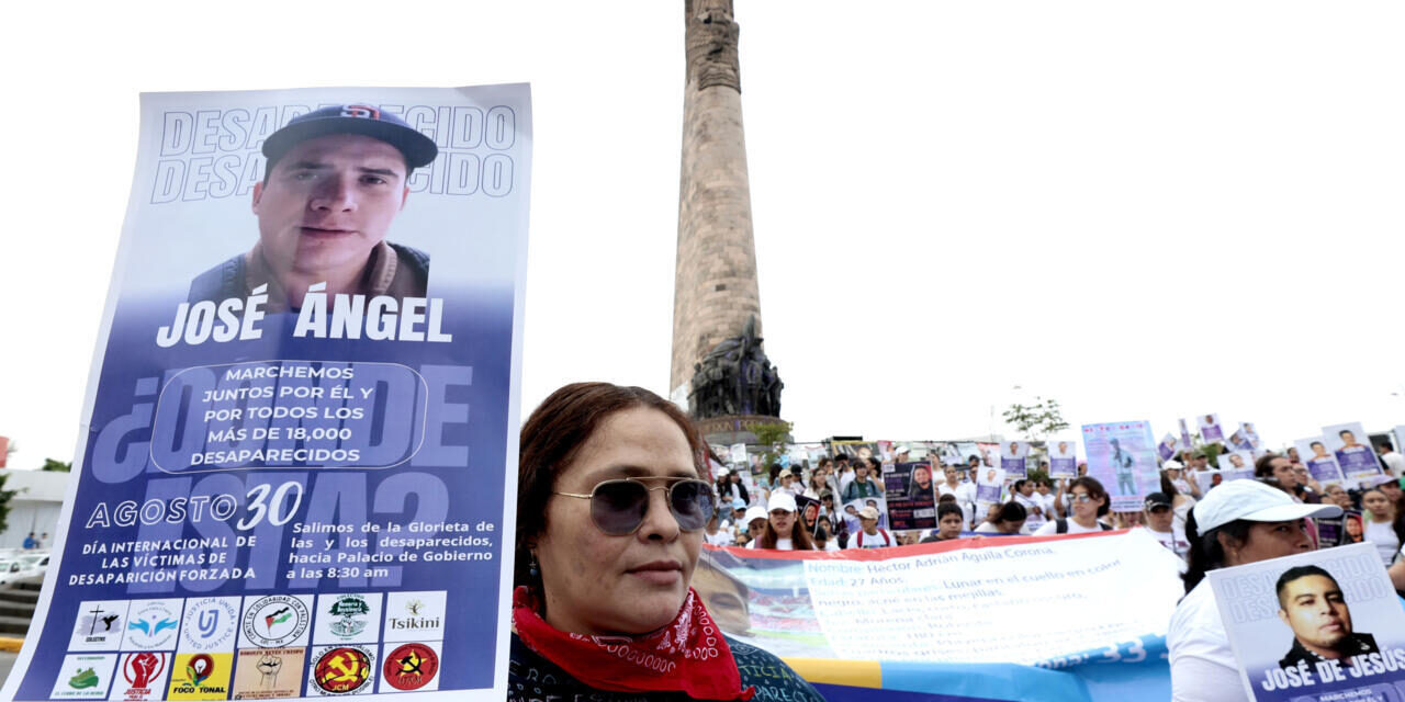 Mexicanos protestan: “¡Jalisco es una fosa!”