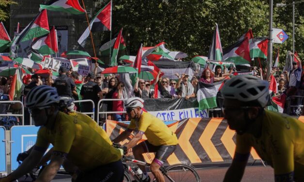 Vuelta a España 2025, interrumpida por protestantes pro palestina
