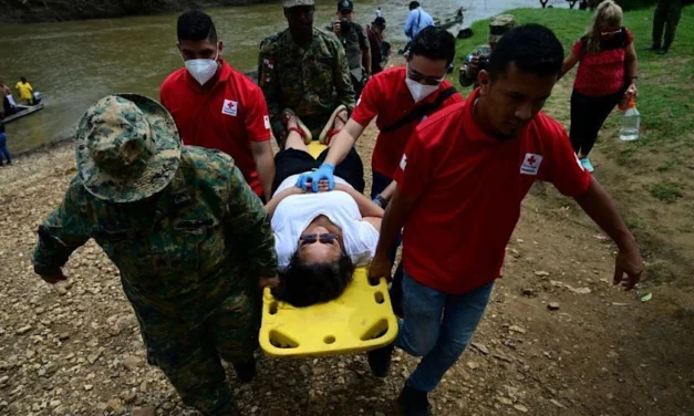 Ocho personas murieron tras naufragio de un barco privado en Pakistán