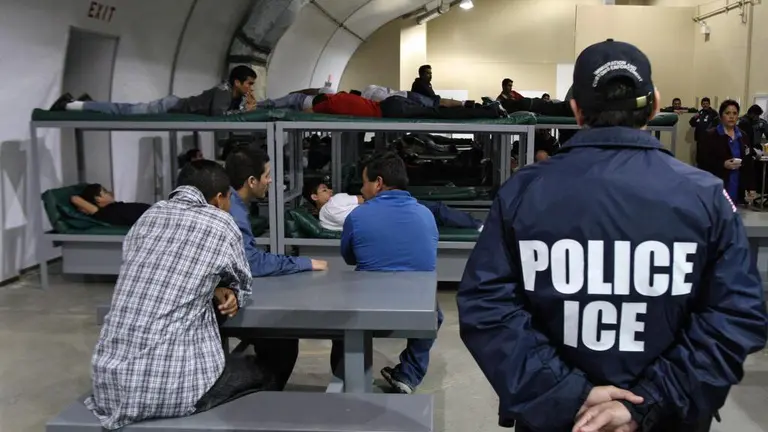 Muere un inmigrante mexicano bajo custodia de ICE