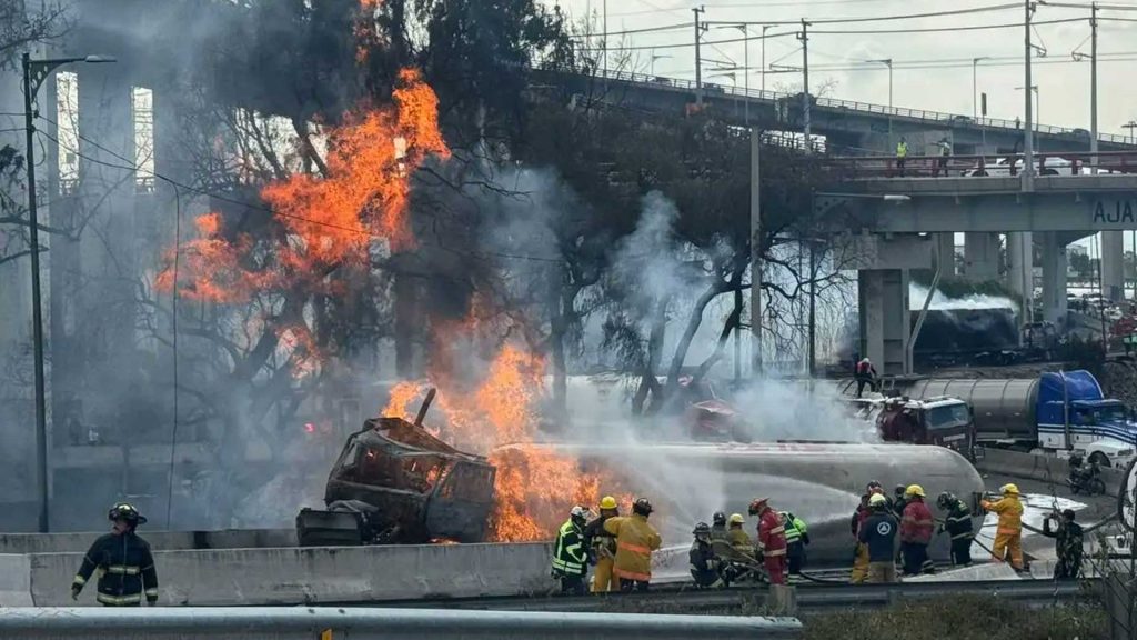Pipa de gas licuado explota en Iztapalapa, México