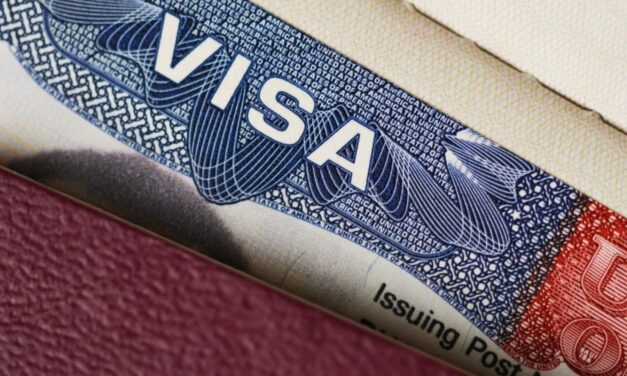 Estados Unidos impone nueva cuota de 250 dólares a turistas de México, Brasil y China