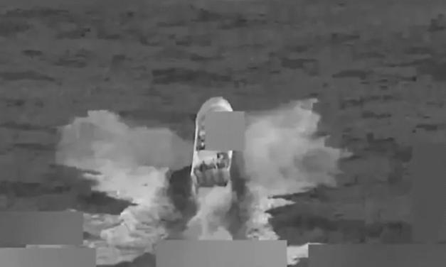 Ejército de EE. UU. ataca nueva embarcación con supuestos narcotraficantes en el Pacífico Oriental