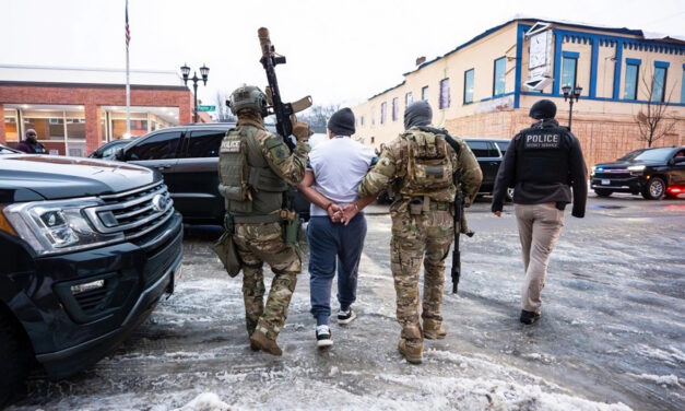 Jueza revoca respaldo a detención migratoria obligatoria sin fianza