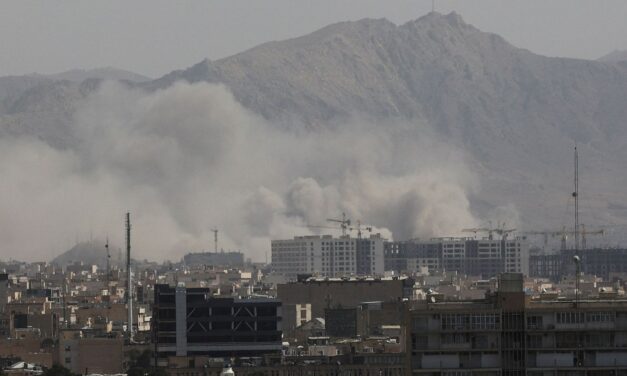 Donald Trump hablará con los líderes iraníes tras la muerte del líder supremo Alí Jamenei