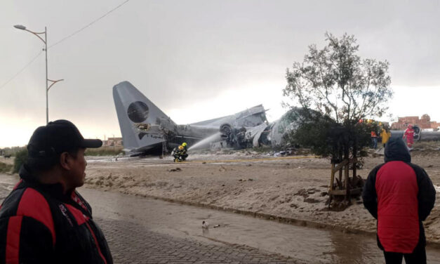 Retiran avión accidentada con siete millones de dólares en Bolivia