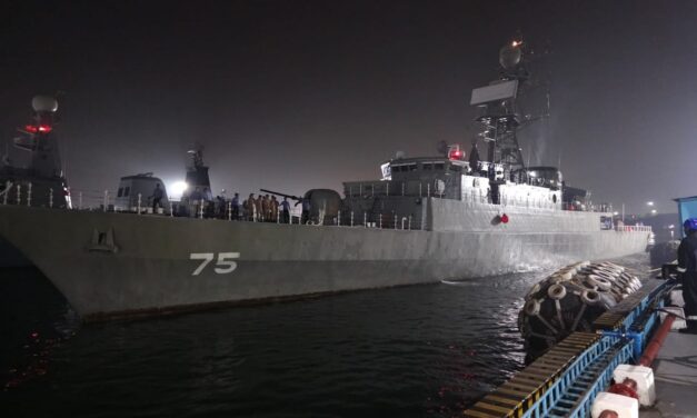 EE. UU. ataque a buque de guerra iraní y provoca la muerte de al menos 80 personas