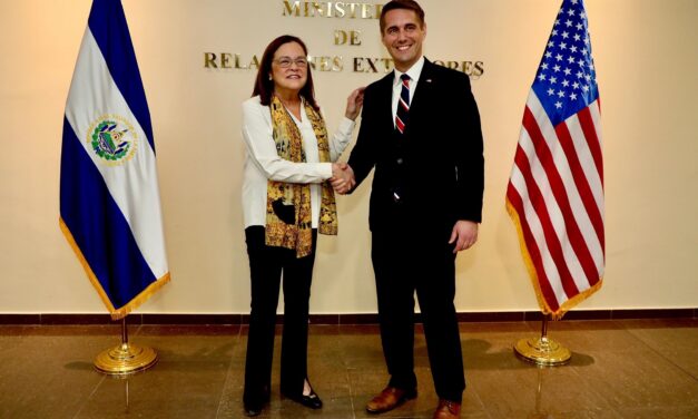 Subsecretario de Estado de EE. UU. se reúne con canciller salvadoreña para reforzar cooperación