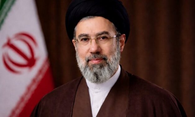 El nuevo líder supremo de Irán dice que el estrecho de Ormuz debe de permanecer cerrado