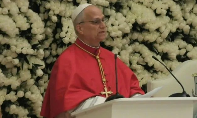Papa León XIV es recibido con danza en una prisión de Bata, Guinea Ecuatorial